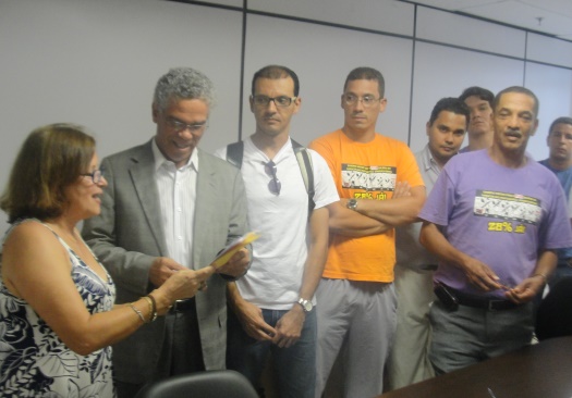 MD exige e governo acena com retomada das negociações